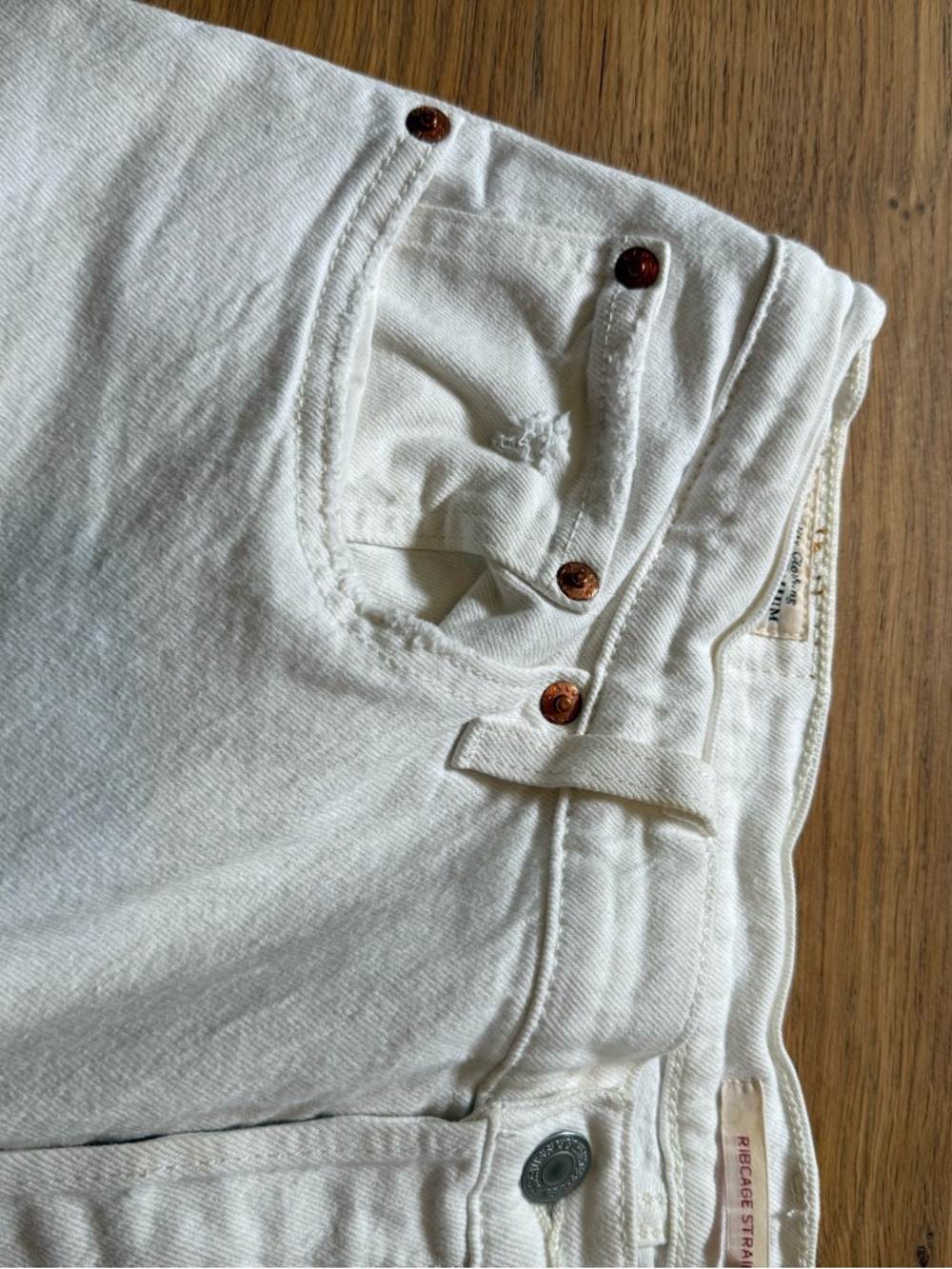 Cream Levi's Premium Ribcage Straight Jeans - Size 32 - Picture 4 of 7